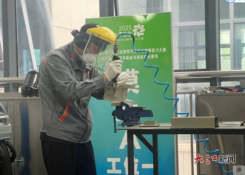 江西九江科技中等專業學校工程管理系汽車專業教師在第八屆全國職業院校汽車專業教師能力大賽中勇奪銅牌